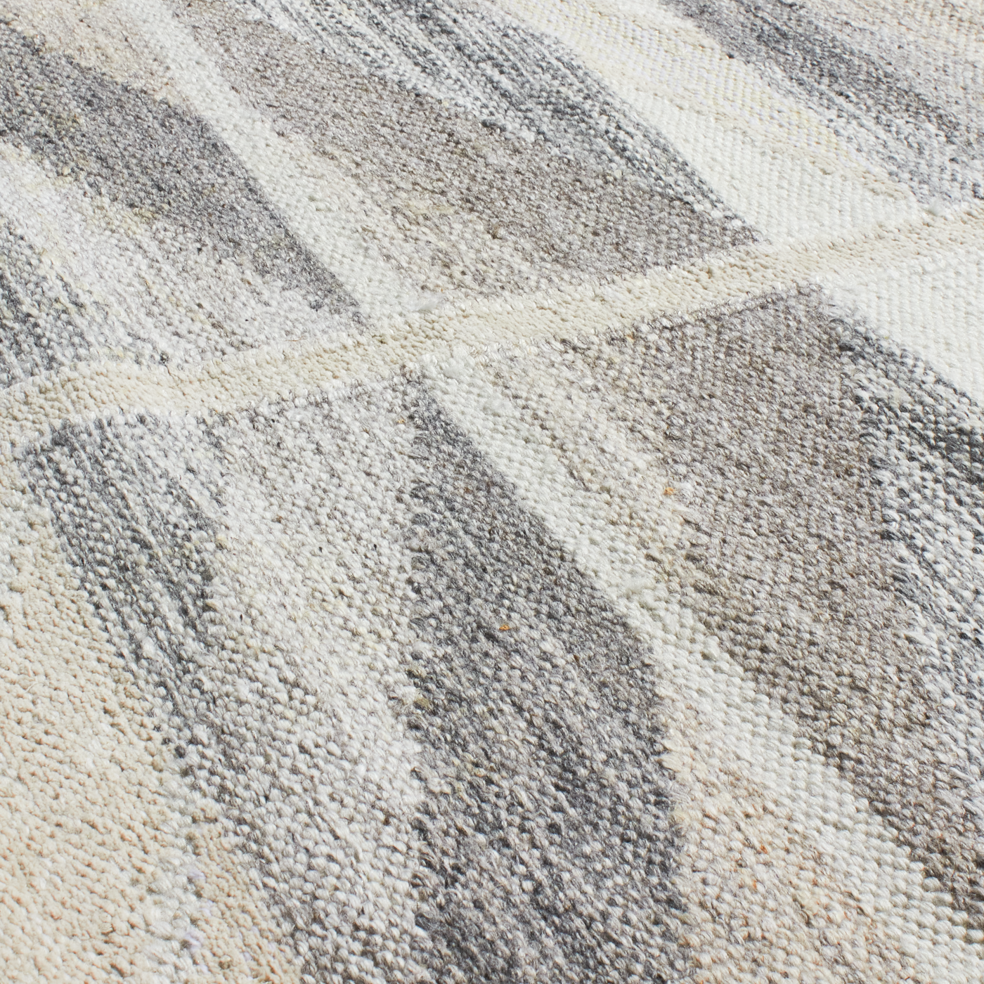 An homage to Scandinavia's long history of rug craftmanship, the Scandinavian Flatweave Collection draws inspiration from mid-century Swedish textiles, uniting traditional techniqu