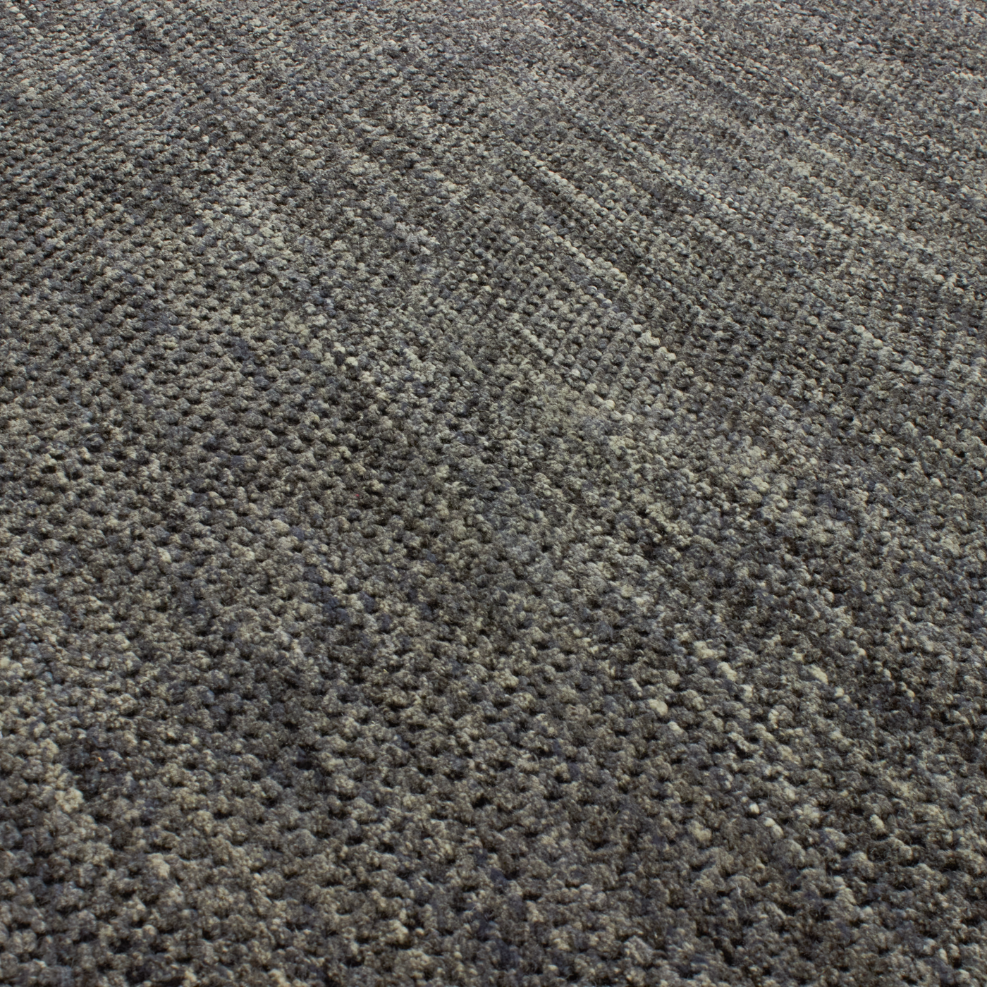 At Mkt, we believe rug design is a fine balance of modernity and tradition.