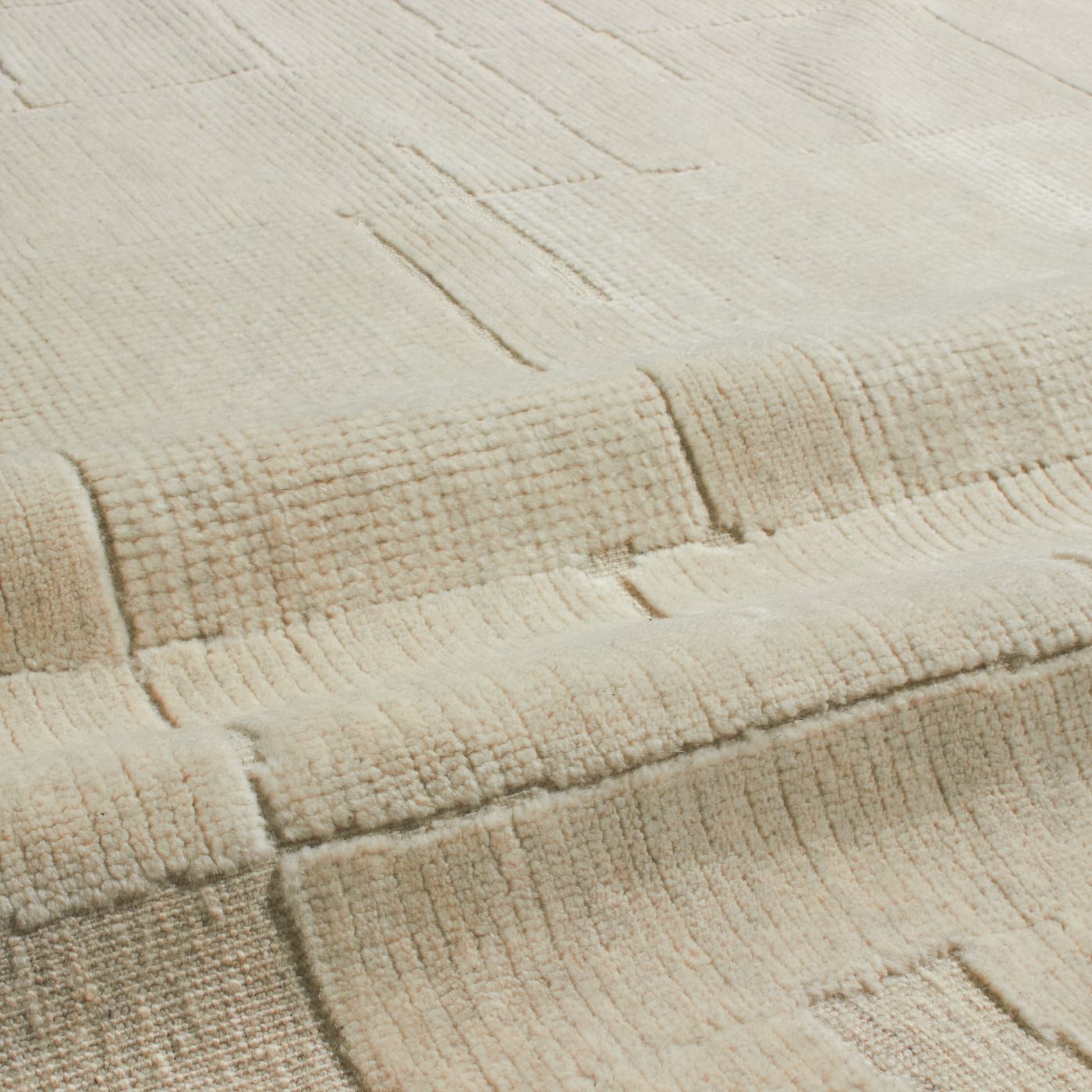 At Mkt, we believe rug design is a fine balance of modernity and tradition.
