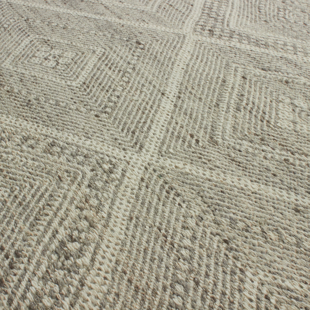 At Mkt, we believe rug design is a fine balance of modernity and tradition.