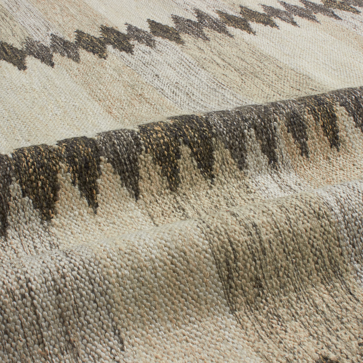 An homage to Scandinavia's long history of rug craftmanship, the Scandinavian Flatweave Collection draws inspiration from mid-century Swedish textiles, uniting traditional techniqu