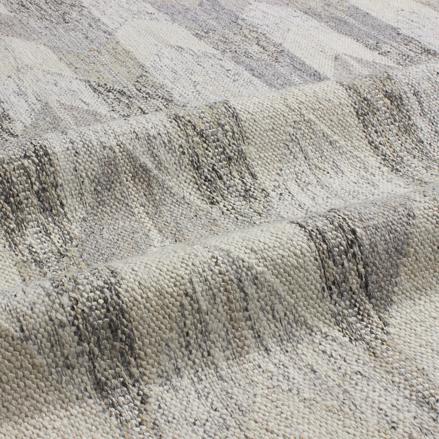 An homage to Scandinavia's long history of rug craftmanship, the Scandinavian Flatweave Collection draws inspiration from mid-century Swedish textiles, uniting traditional techniqu