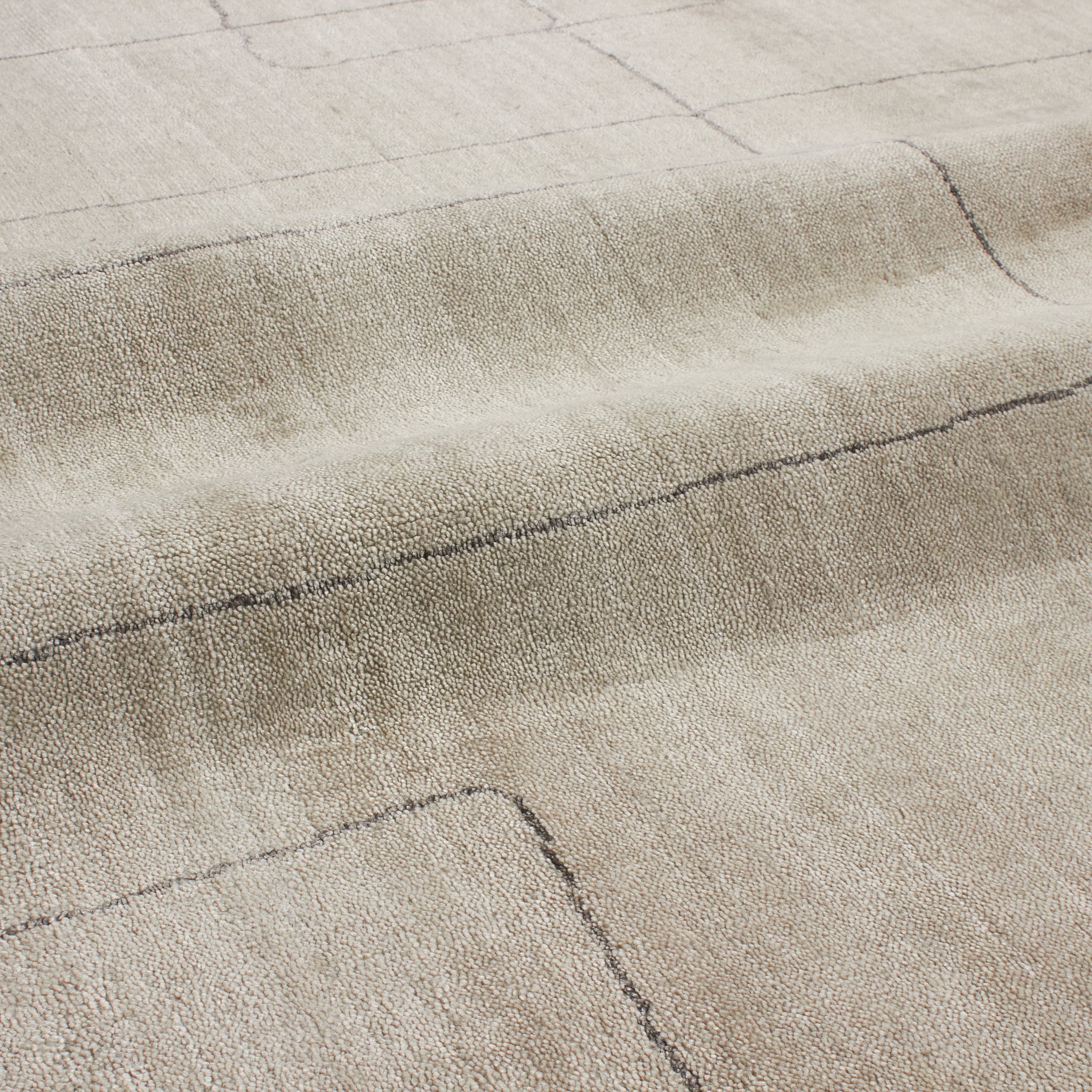 At Mkt, we believe rug design is a fine balance of modernity and tradition.