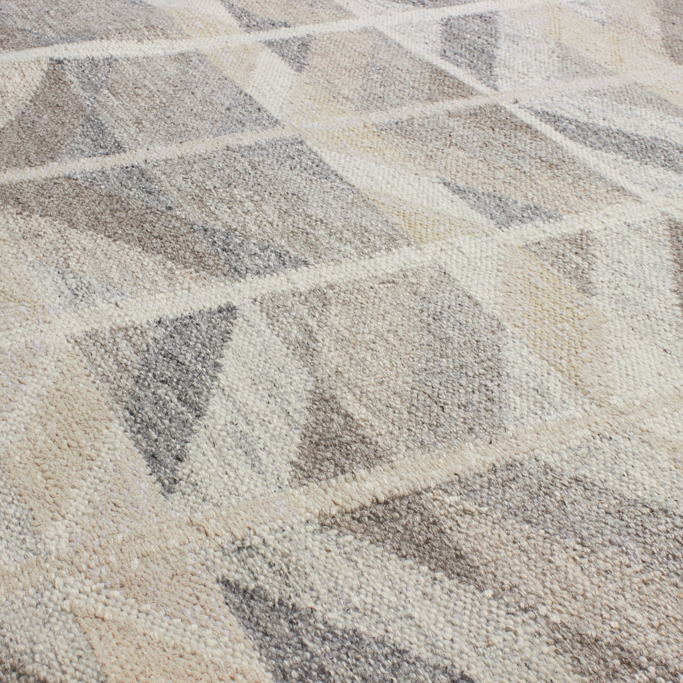 An homage to Scandinavia's long history of rug craftmanship, the Scandinavian Flatweave Collection draws inspiration from mid-century Swedish textiles, uniting traditional techniqu