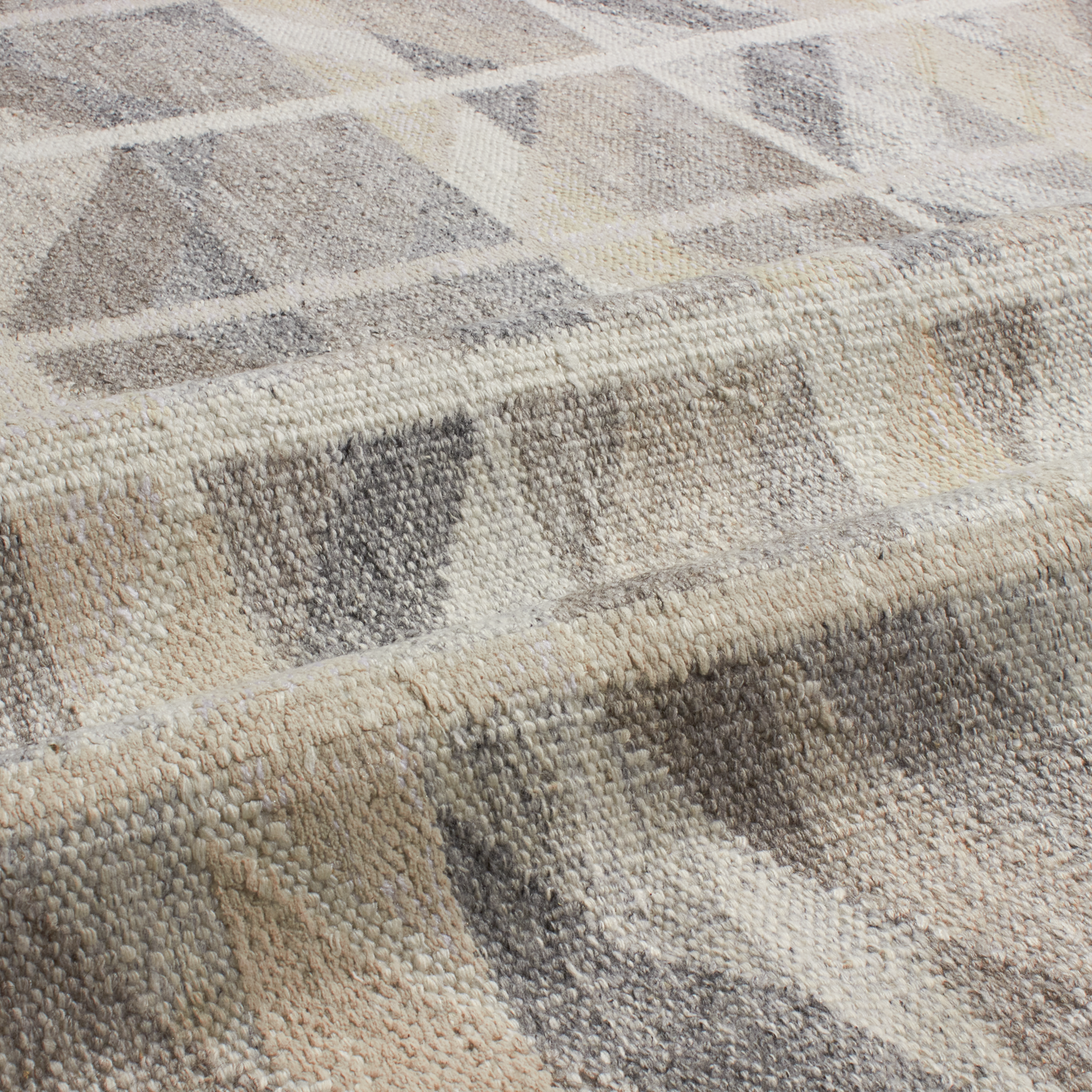 An homage to Scandinavia's long history of rug craftmanship, the Scandinavian Flatweave Collection draws inspiration from mid-century Swedish textiles, uniting traditional techniqu