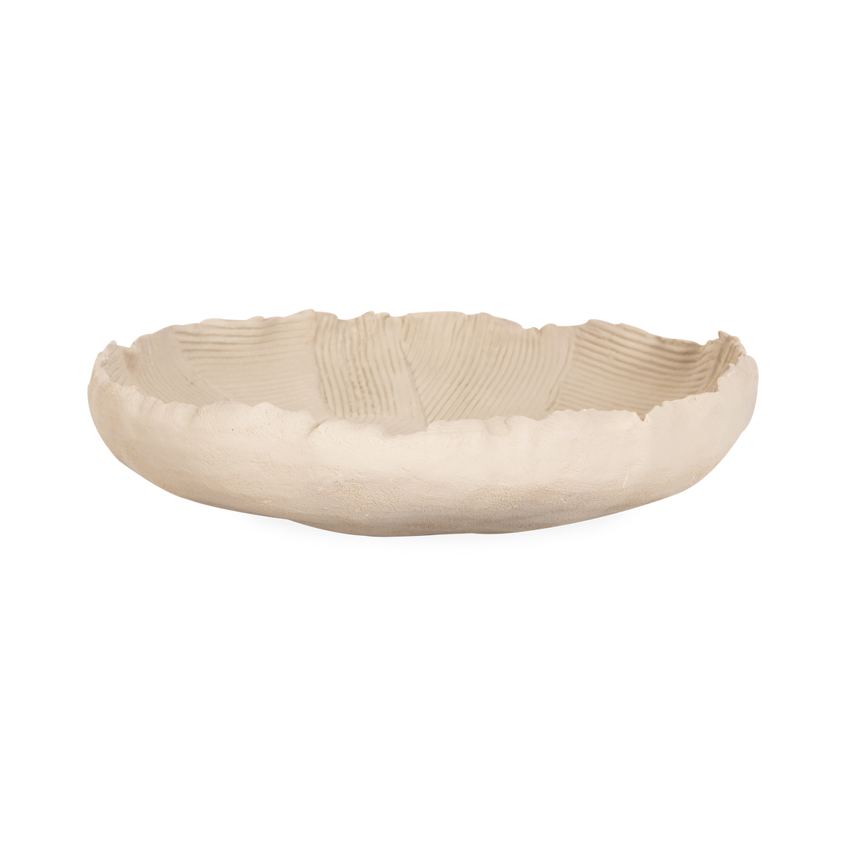 The Patch bowl brings character and edge to your decor, due to its considerable size and unique details.