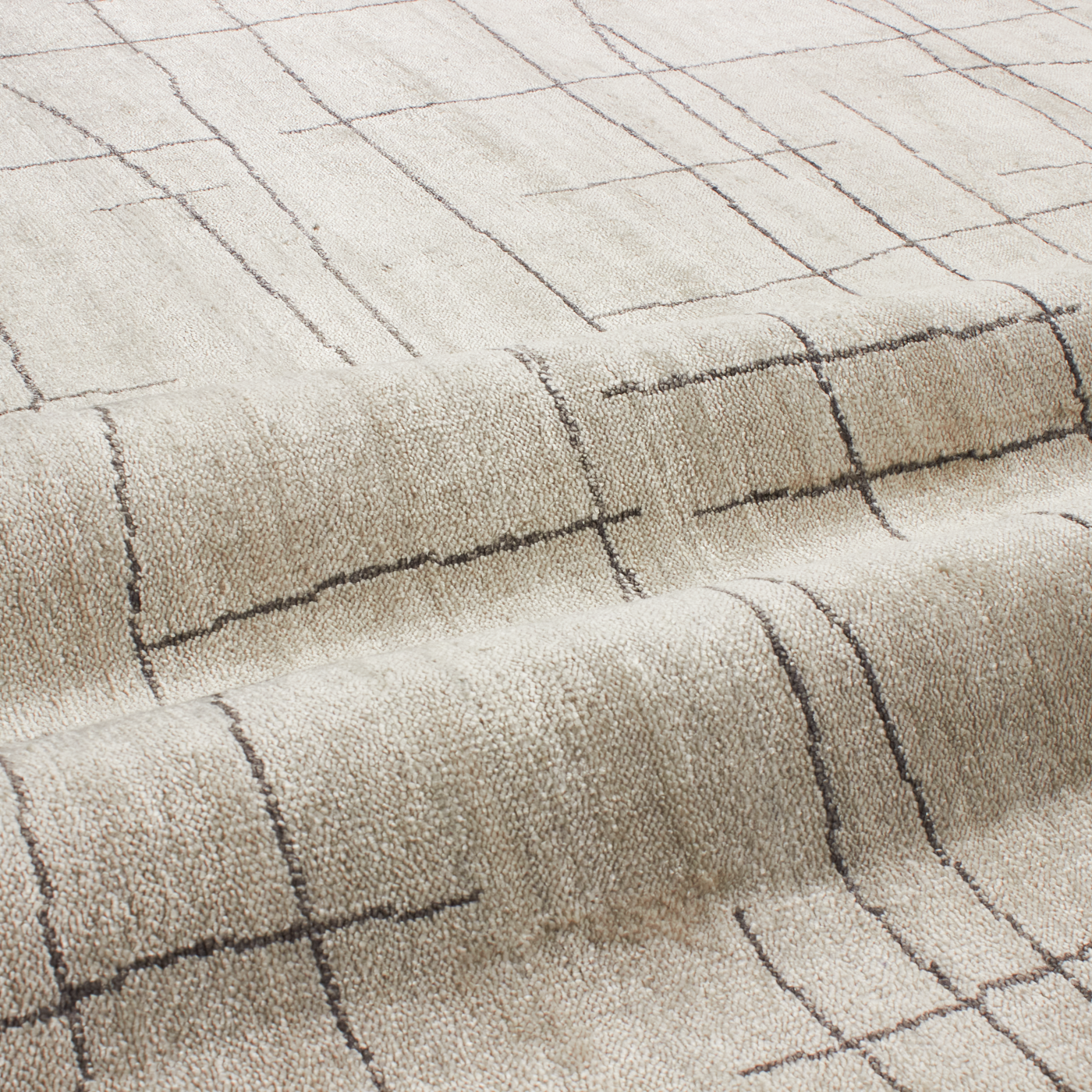 At Mkt, we believe rug design is a fine balance of modernity and tradition.