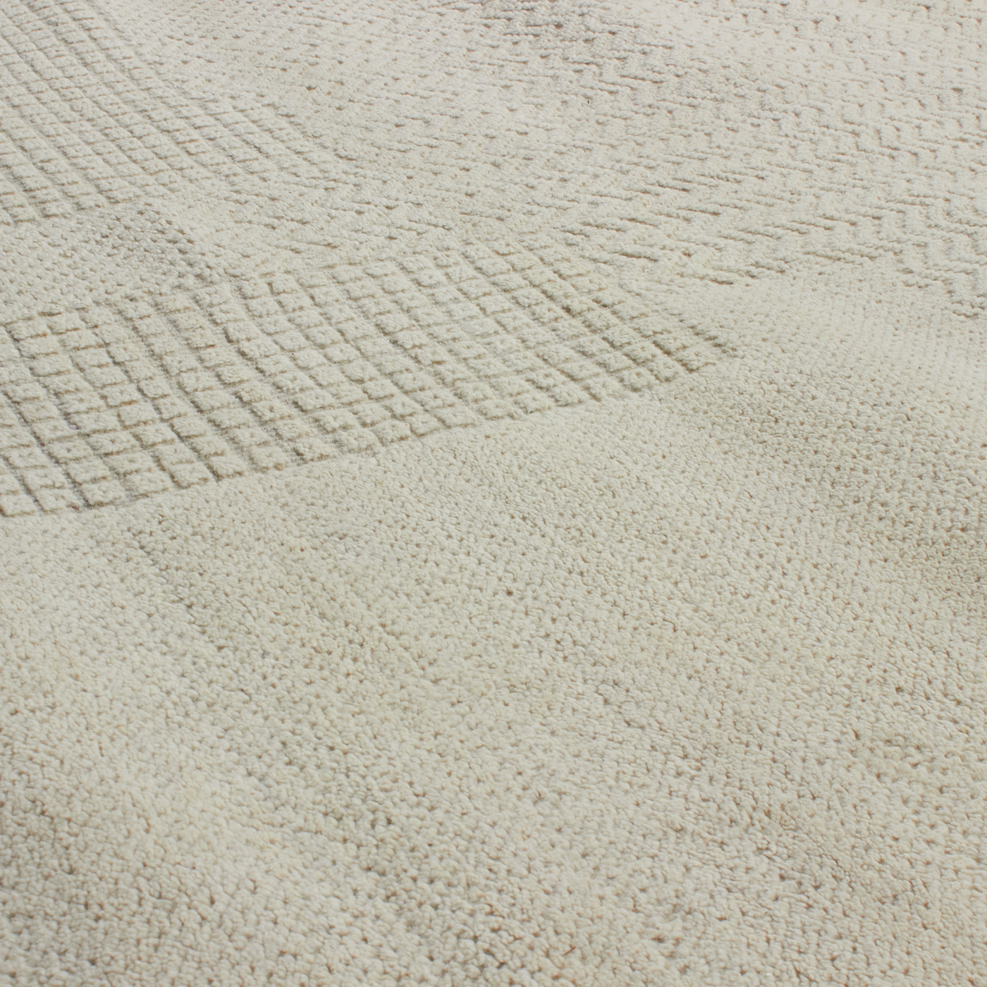 At Mkt, we believe rug design is a fine balance of modernity and tradition.