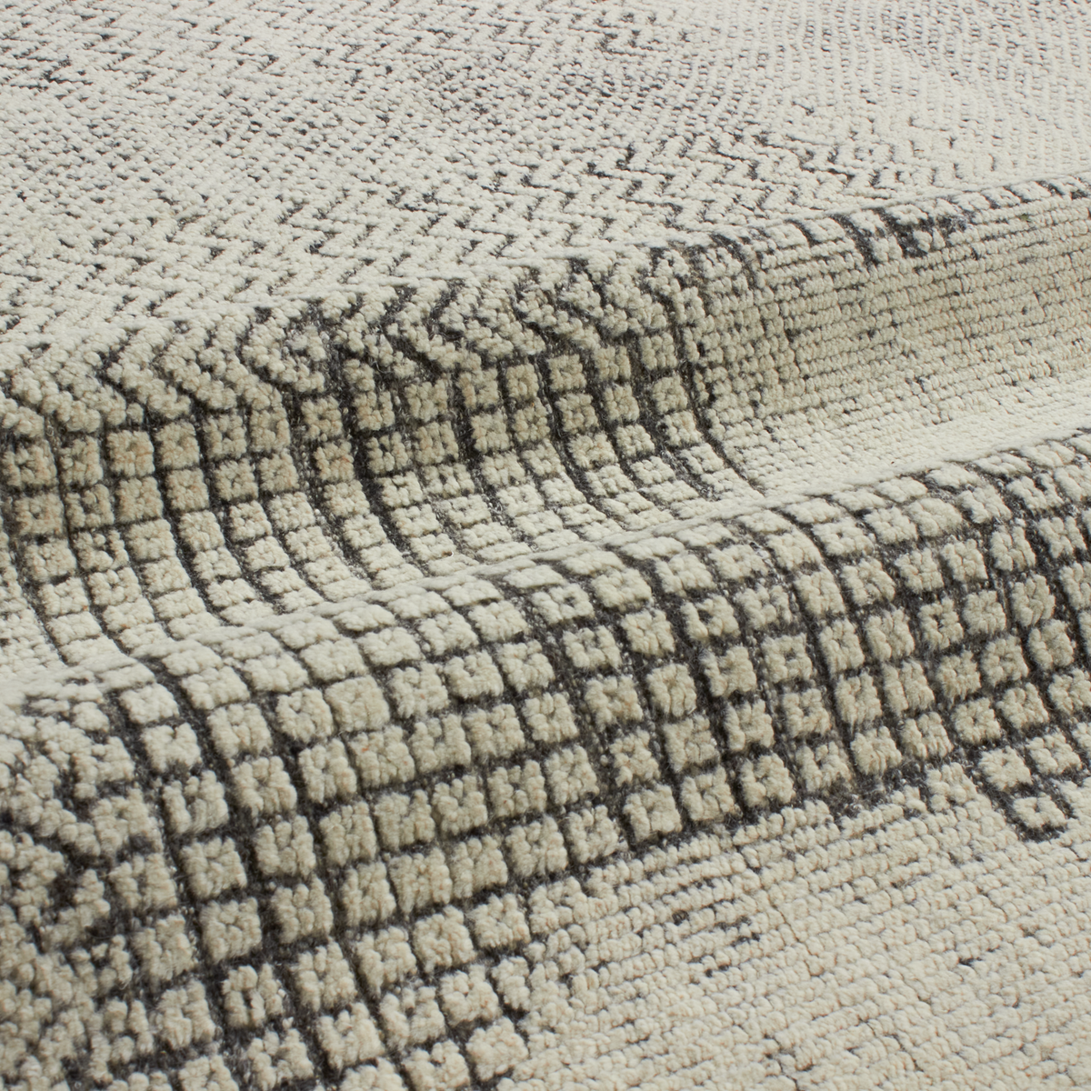 At Mkt, we believe rug design is a fine balance of modernity and tradition.