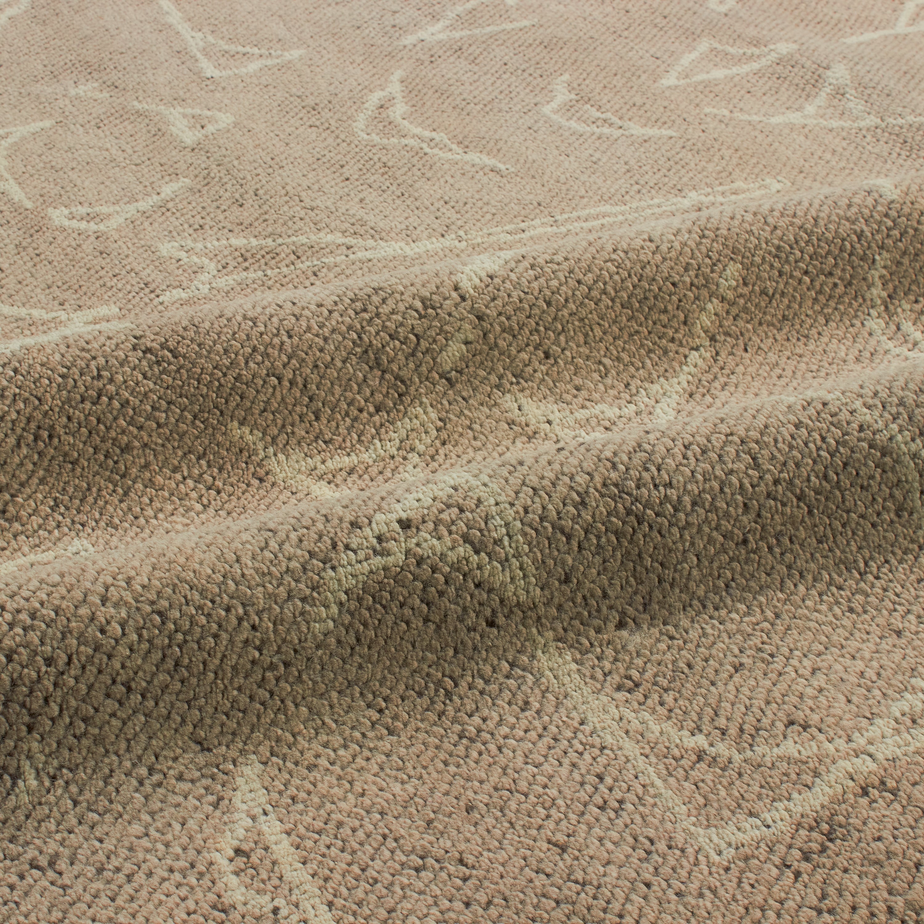 At Mkt, we believe rug design is a fine balance of modernity and tradition.