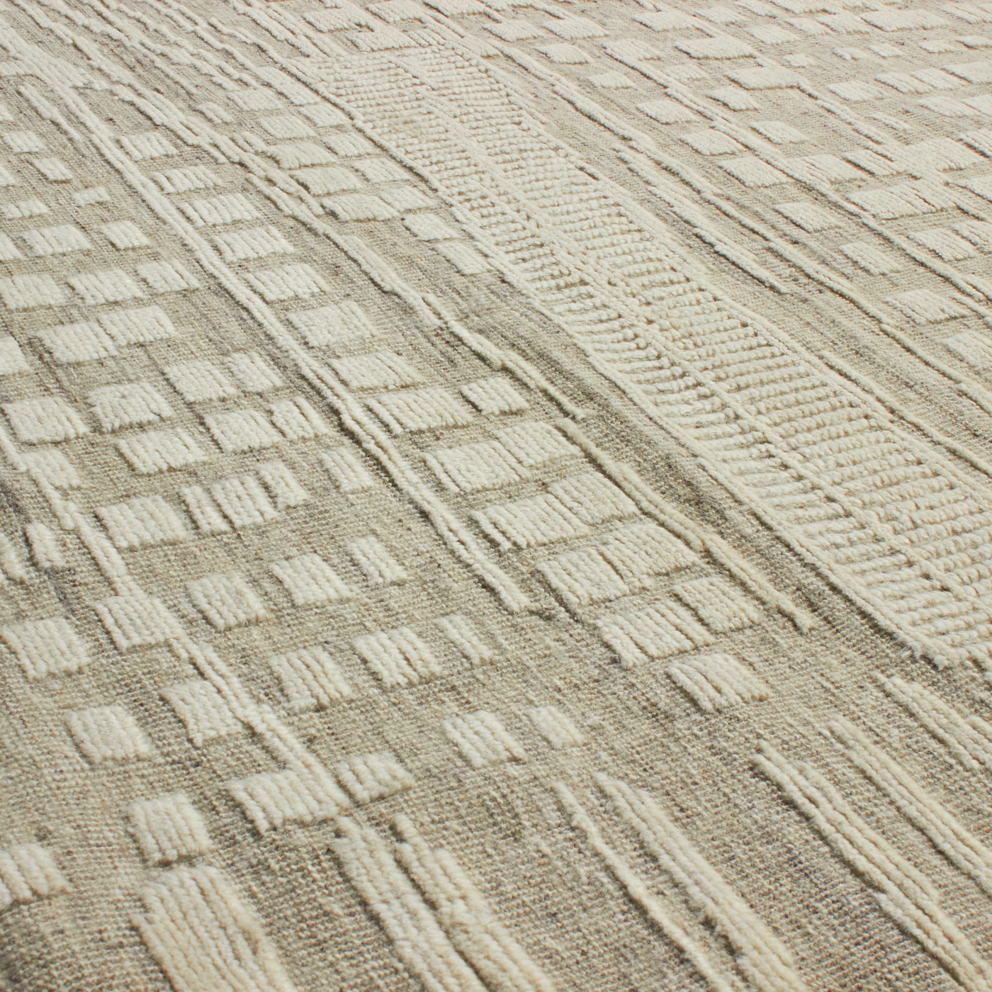 At Mkt, we believe rug design is a fine balance of modernity and tradition.