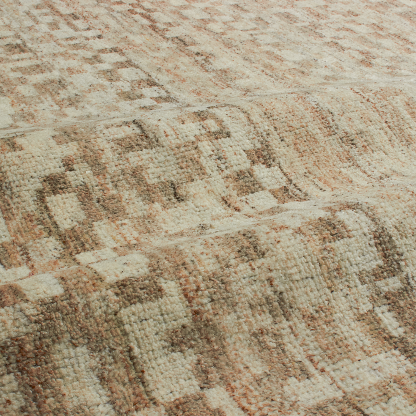 At Mkt, we believe rug design is a fine balance of modernity and tradition.