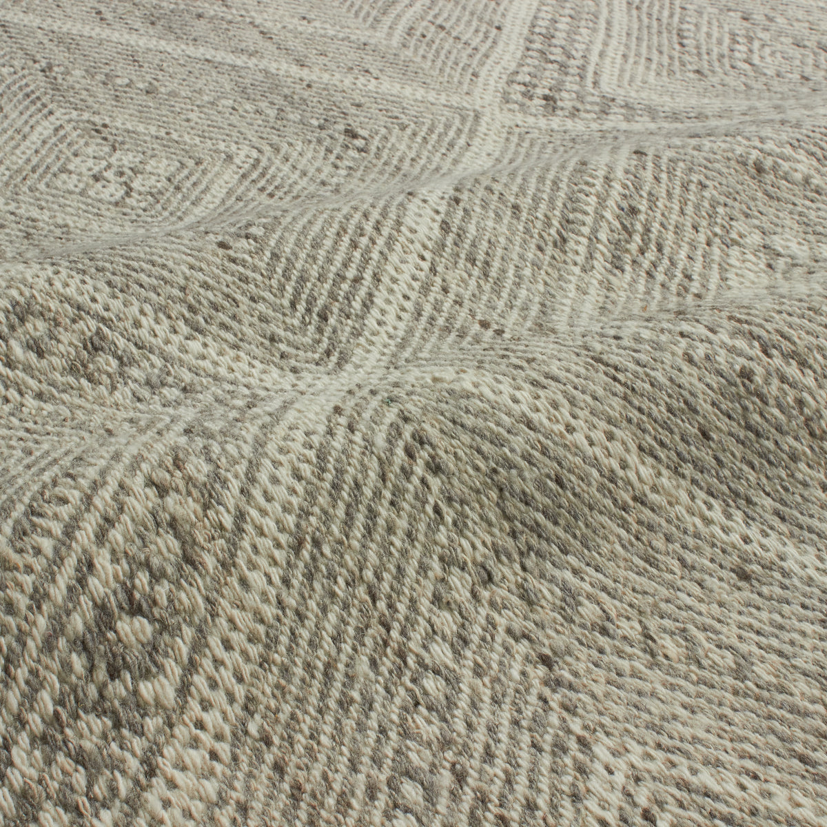 At Mkt, we believe rug design is a fine balance of modernity and tradition.