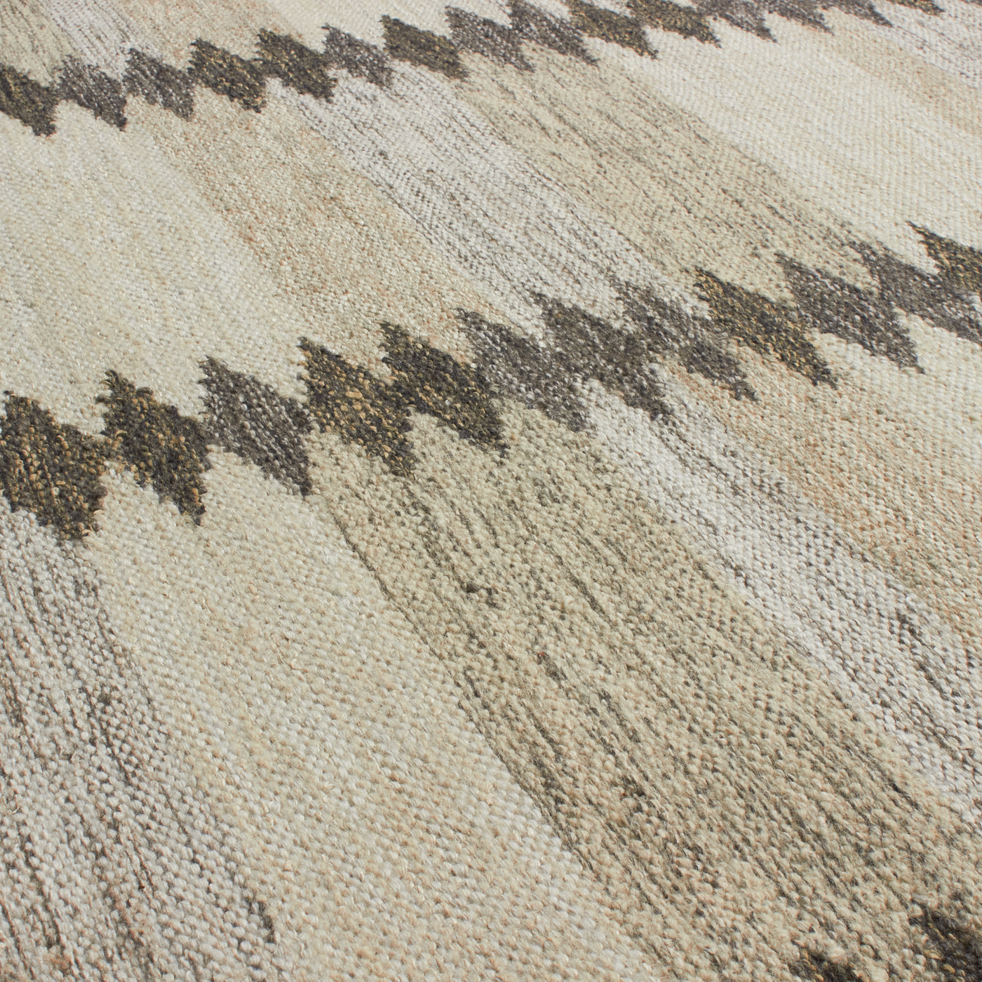 An homage to Scandinavia's long history of rug craftmanship, the Scandinavian Flatweave Collection draws inspiration from mid-century Swedish textiles, uniting traditional techniqu