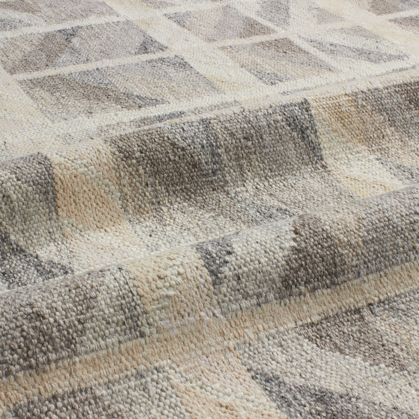 An homage to Scandinavia's long history of rug craftmanship, the Scandinavian Flatweave Collection draws inspiration from mid-century Swedish textiles, uniting traditional techniqu