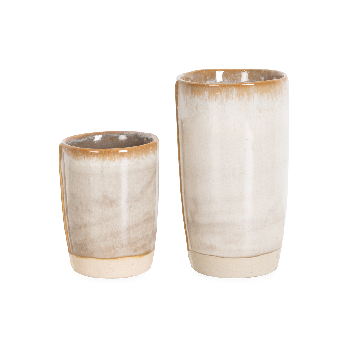 Defined by its rustic two-tone contrasting finish and its horizontal edge, the Stoneware Coffee Cup is perfect for elevating your cup collection with its unique and captivating des
