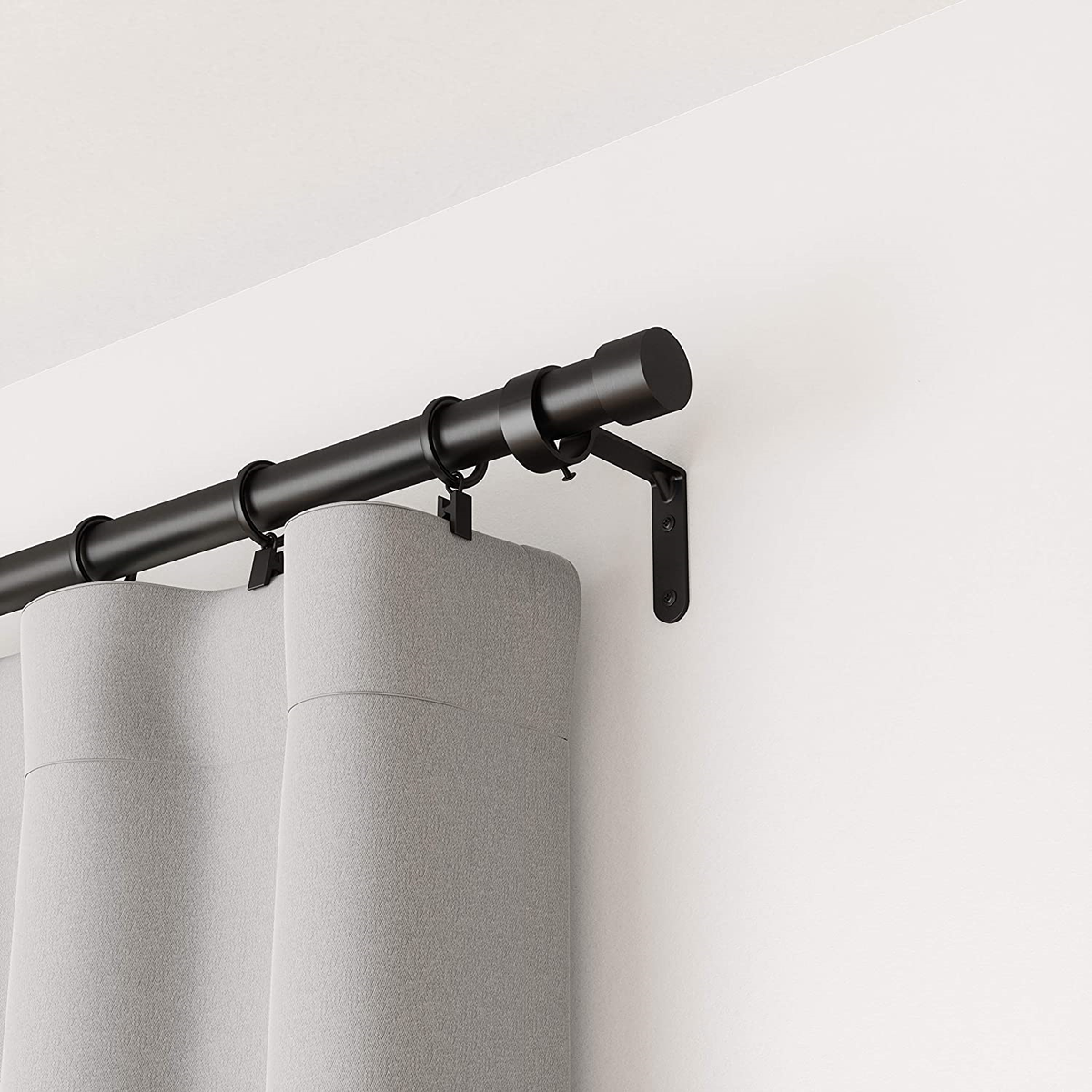 Cappa curtain rods are made of high-quality matte black metal and they support light to medium weight curtains with a max weight of 22lbs.